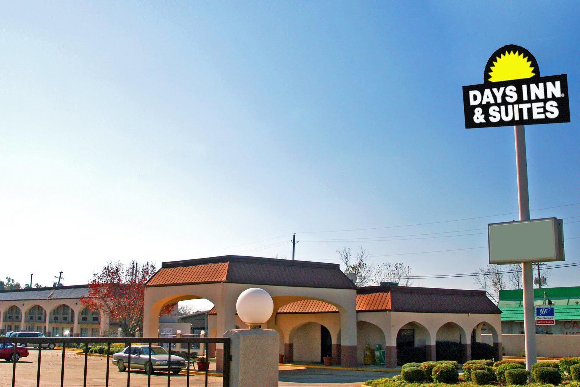 Days Inn & Suites By Wyndham Starkville Exterior foto