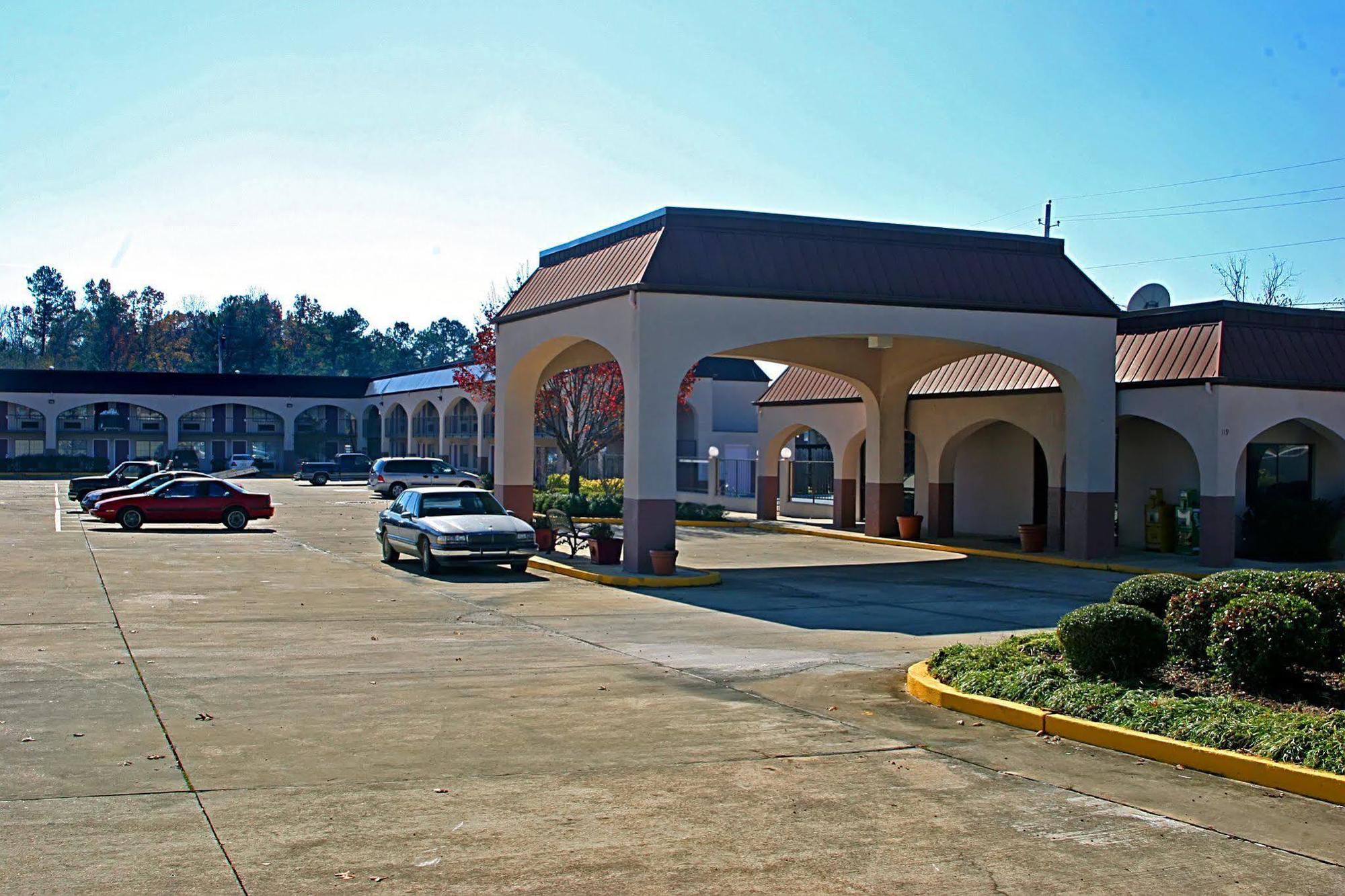 Days Inn & Suites By Wyndham Starkville Exterior foto